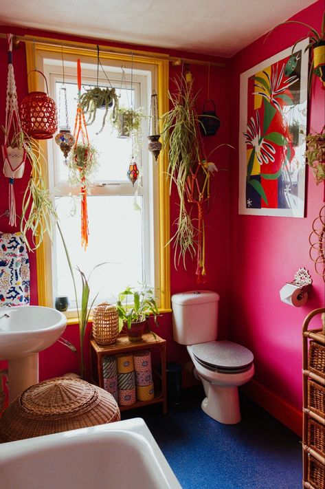 Colourful Boho Bathroom, Guest Bathroom Colorful, Pink And Yellow Bathroom Decor, Funky Boho Bathroom, Bright Pink Bathroom Ideas, Jungalow Decor Bathroom, Colorful Maximalist Bathroom, Eclectic Bohemian Bathroom, 70s Boho Bathroom