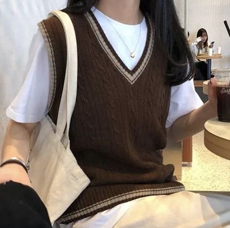 Preppy Mode, Sweater Vest Women, Knitting Girls, Mode Inspo, Sleeveless Vest, Sleeveless Sweater, Fashion Mode, Korean Outfits, Looks Vintage