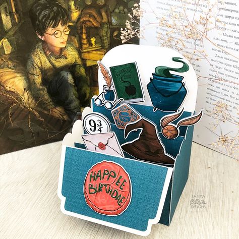 Harry Potter Pop Up Card, Harry Potter Pop Up, Harry Potter Box, Carte Harry Potter, Harry Potter Gift Box, Harry Potter Birthday Cards, Back To Hogwarts, Harry Potter Cards, Cricut Birthday Cards