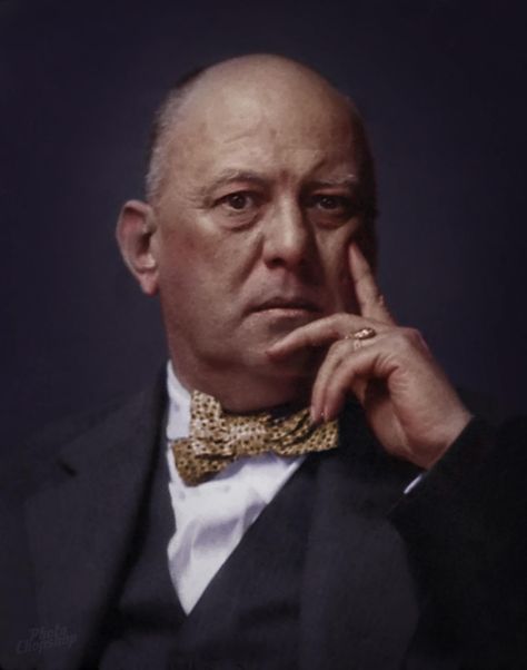 Aleister Crowley Colorized! Alister Crowley, Martin Shkreli, The Golden Dawn, Left Hand Path, Chaos Magick, Black Craft, Knights Of Columbus, Hand Signs, Golden Dawn