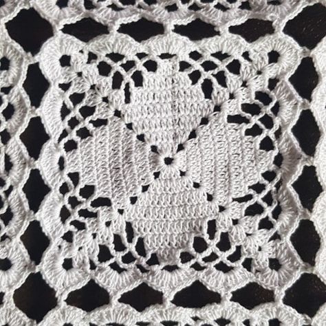 Crochet Lacy Square Diagram Pattern ⋆ Crochet Kingdom Mantel Redondo A Crochet, Free Crochet Square, Crochet Kingdom, Crochet Lace Scarf, Crochet Tablecloth Pattern, Granny Square Crochet Patterns Free, Crochet Doily Diagram, Crochet Bedspread Pattern, Crochet Bedspread