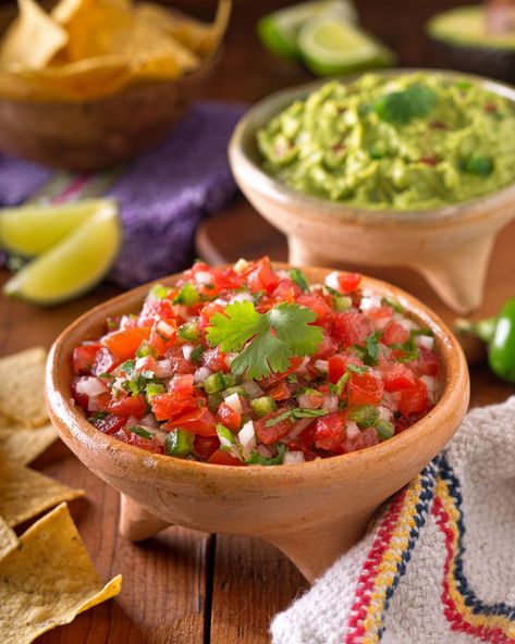 Pico de gallo (salade mexicaine) Homemade Nachos, Traditional Mexican Dishes, Mexican Sauce, Mexican Breakfast Recipes, Best Steak, Simply Recipes, Refried Beans, Mexican Dishes, Food Network Recipes