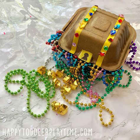 Treasure Chest Craft for Kids - HAPPY TODDLER PLAYTIME Smoothie Recipes For Toddlers, Treasure Chest Craft, Recipes For Toddlers, Chests Diy, Craft For Toddlers, Pirate Activities, Pirate Gifts, Pirate Crafts, Treasure Bag