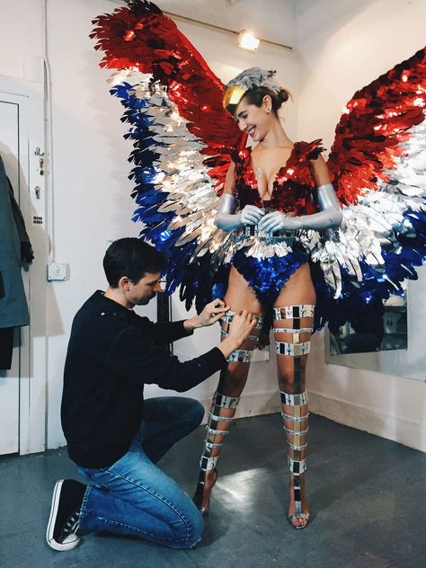 Miss Universe National Costume, Kardashian Sisters, Olivia Jordan, Miss Universe 2015, Pageant Costumes, Carnival Fashion, Carnaval Costume, Adam Selman, Halloween Costumes College Girls