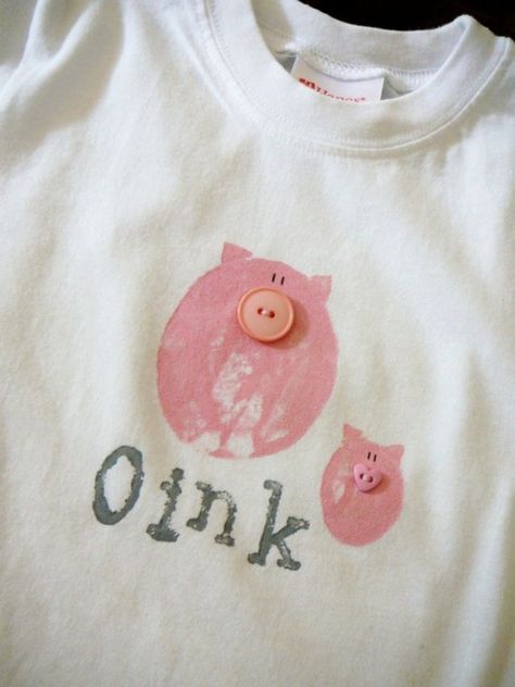 button nose pig Pig Crafts Diy, Handmade T Shirt Design, Distressed Tshirt Diy, Cute Farm Animals, Diy Stamps, Tshirt Painting, Button Nose, T Shirt Painting, Cute Pig