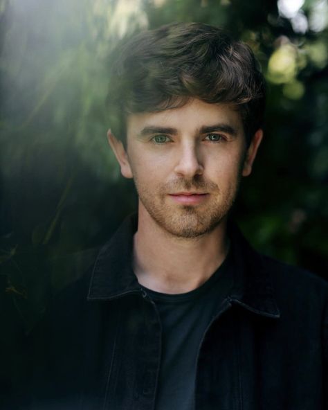 Freddie Highmore Rolf Scamander, Normal Style, Freddie Highmore, Bates Motel, People Clothes, Good Doctor, Gong Yoo, Attractive People, Good Looking Men