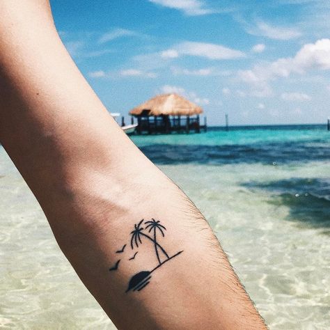 Beachy tattoo idea Tropisches Tattoo, Small Beach Tattoos, Beachy Tattoos, Tattoo Travel, Travel Tattoos, Sunset Tattoos, Palm Tattoos, Muster Tattoos, Palm Tree Tattoo