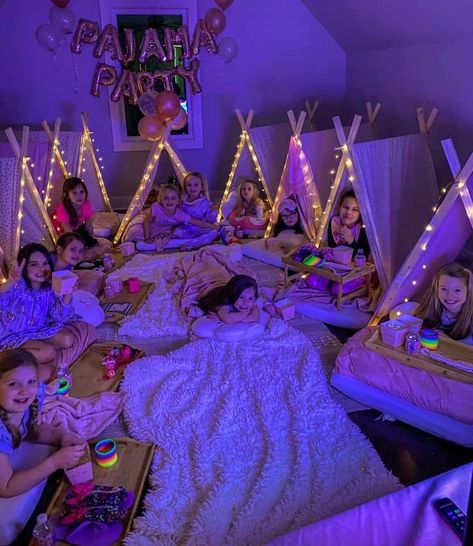 Fun Birthday Sleepover Ideas, Sleepover Kids Party, Cute B Day Party Ideas, Sleepover Birthday Parties Decorations, Sleepover Birthday Ideas 13, Kids Sleep Over Ideas, Sleepover Ideas Decorations, Indoor Tent For Kids Sleepover, Diy Sleepover Party