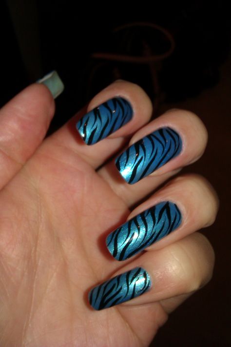 Blue Nails Grunge, Blue Zebra Nails, Tiger Print Nails, Nails Stripes, Tiger Stripe Nails, 90s Nails, Tiger Nails, Zebra Print Nails, Snow Nails