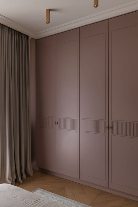 Mieszkanie jak z bajki Cupboard Colors Bedroom, Door Murals Painted, Wardrobe Shutter Design, Bedroom Built In Wardrobe, Wardrobe Door Designs, Wardrobe Interior Design, Wardrobe Room, Door Murals, Wardrobe Furniture