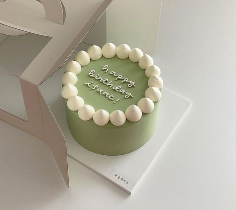 Pretty Cake Designs, Bolo Instagram, Heart Cake Designs, Vintage Cake Decorating, Green Birthday Cakes, Vintage Heart Cake, Green Birthday, Korean Cake, 16 Birthday Cake