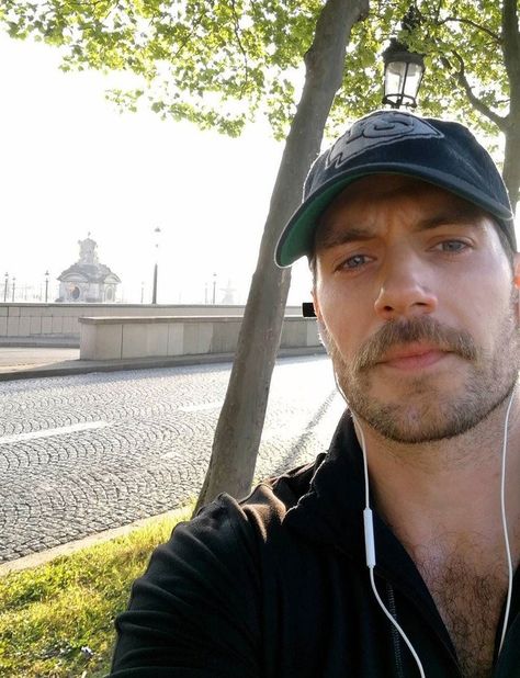 Henry Cavill Selfie, Henry Cavill Beard, Henry Cavill Superman, The Man From Uncle, Mr Right, Gorgeous Man, Batman Vs Superman, Man Of Steel, Tom Hardy