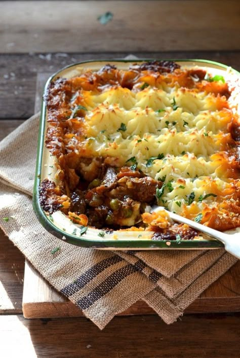 A deeply savoury Shepherd's pie made with succulent chunks of leftover roast lamb and garden vegetables, topped with creamy mashed potatoes. Leftover Roast Lamb, Leftover Lamb, Roast Lamb, Roasted Potato Recipes, Shepherds Pie Recipe, Lamb Dishes, Brown Sauce, Lamb Roast, Cottage Pie