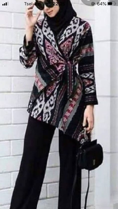 Blazer Batik Modern Hijab, Tenun Fashion Hijab, Batik Fashion Modern Atasan, Batik Fashion Hijab, Tenun Fashion Inspiration, Model Tunik Batik Modern, Outer Batik Casual, Batik Modern Fashion Style, Model Blouse Batik