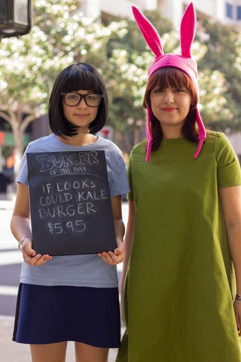 Tina and Louise Belcher cosplay Halloween Costumes Bobs Burgers, Tina And Louise Costume, Tina Belcher Cosplay, Tina And Louise Belcher, Louis Belcher Costume, Louise Belcher Cosplay, Louise Belcher Costume, Tina Belcher Costume, Louise Costume