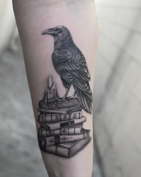 Crow Tattoo Ideas, Edgar Allen Poe Tattoo, Poe Tattoo, Crow Tattoos, Raven Tattoos, Rabe Tattoo, Book Tattoos, Bookish Tattoos, Petit Tattoo