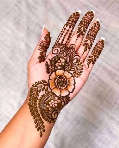 Simple Mehndi Art, Bridal Henna Design, Henna Tattoo Design, Beautiful Simple Mehndi Design, Mehndi Bridal, Tattoo Mehndi, Mehndi Designs Simple, Palm Mehndi Design, Simple Mehendi Designs