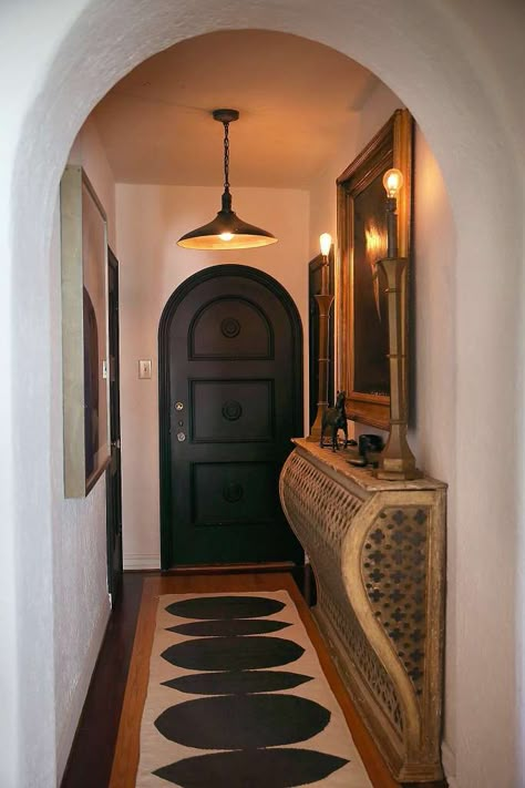 Casa Country, Apartment Makeover, Foyer Design, Decoration Inspiration, Humble Abode, Eclectic Home, Casas De Ensueño, Dream House Decor, Entry Way