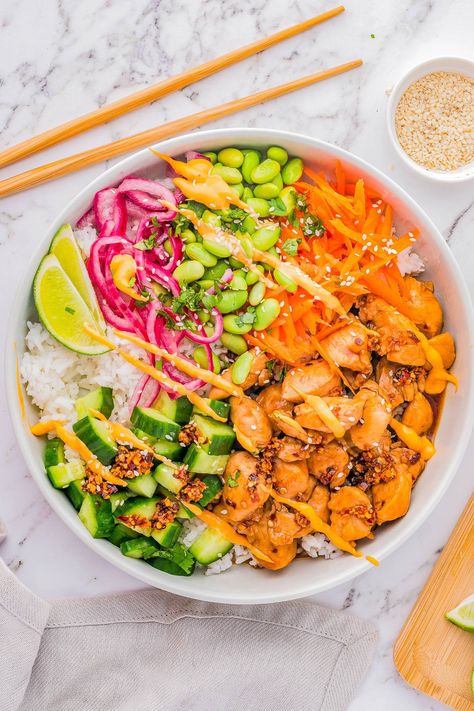 30-Minute Chicken Poke Bowls — 🥕🍋‍🟩🌺🍗Fragrant jasmine rice is topped with juicy pieces of chicken coated in a SWEET and TANGY sauce! A mixture of fresh herbs and veggies on top adds tons of crunch and texture! This FAST and EASY recipe is perfect for meal prep, a satisfying lunch, and busy weeknight dinners! If you're tired of eating bowls of salads, make these poke bowls instead! Minute Chicken, Poke Bowl Recipe, Averie Cooks, Bowl Ideas, Poke Bowls, Chicken Bowl, Fast Easy Meals, Poke Bowl, Jasmine Rice