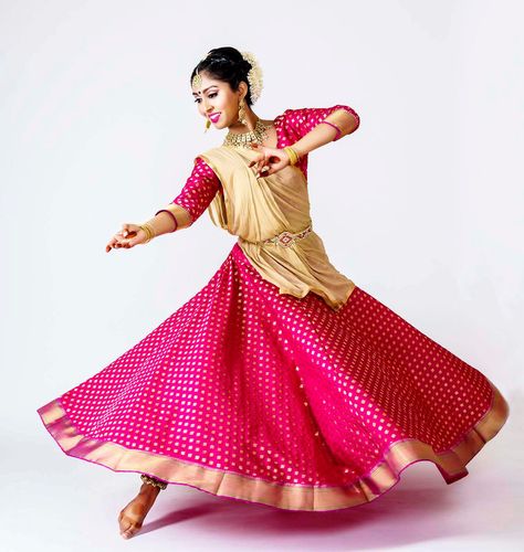 Kathak Costume Lehenga, Kathak Lehenga, Indian Dance Photography, Kathak Poses, Kathak Dress, Classical Poses, Kathak Costume, Indian Classical Dancer, Bharatanatyam Poses