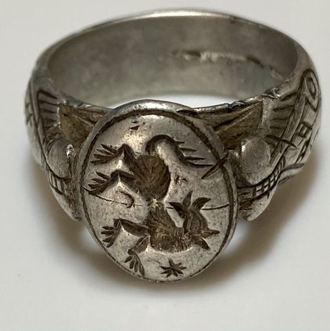 Medieval Accessories Jewellery, Medieval Jewelry Men, Medieval Fantasy Jewelry, 70s Rings, Men’s Jewelry, Mens Signet Rings, Metal Clay Designs, Antique Mens Rings, Ancient Rings