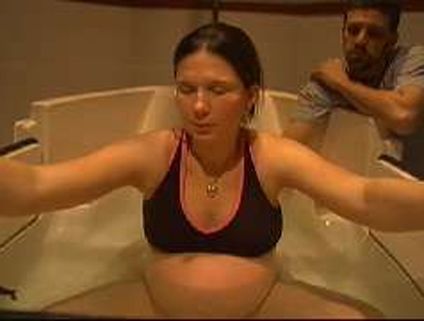 Video: Live birth: Water birth    My birth was almost exactly like this. I yelled once as her head was coming out as I was in complete shock. It was a calm, quiet, beautiful experience. Hypnobabies is amazing. Natural Birth Videos Pushing, Water Birth Video, Natural Water Birth, Pregnant Symptoms, Birth Giving, 28 Weeks Pregnant, Birth Videos, Dairy Free Breastfeeding, Pregnancy Videos