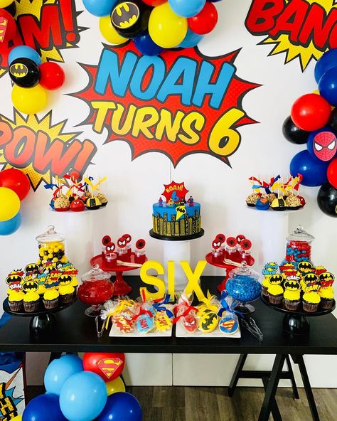 Superhero Dessert Table, Party Snacks Easy Appetizers, Superhero Party Food, Buffet Wedding Reception, Best Party Appetizers, Birthday Party Table Decorations, Party Snacks Easy, Dessert Table Birthday, Marvel Party