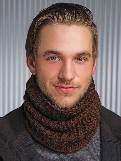 Crochet! Winter 2015 men's cowl crochet pattern  #Bestcrochetpatterns Crochet Mens Scarf, Crocheted Scarves, Poncho Au Crochet, Crochet Cowl Free Pattern, Crochet Men, Crochet Neck Warmer, Neck Warmers, Crochet Buttons, Crochet Winter