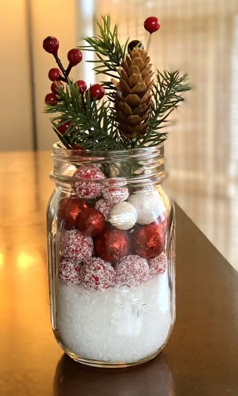 Christmas Decor Ideas Mason Jars, Christmas Pine Centerpieces, Small Christmas Floral Arrangements Diy, Canning Jar Christmas Crafts, Christmas Jar Decorations, Decorating Desk At Work For Christmas, Christmas Jars Diy, Christmas Vase Ideas, Country Christmas Decorations Farmhouse