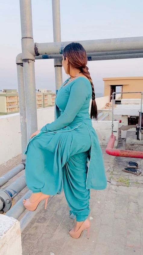 Punjabi Girl, High Hills, Patiyala Dress, Suit Salwar, Salwar Pattern, Punjabi Outfits, Hot Dresses Tight, Beautiful Pakistani Dresses, Patiala Salwar