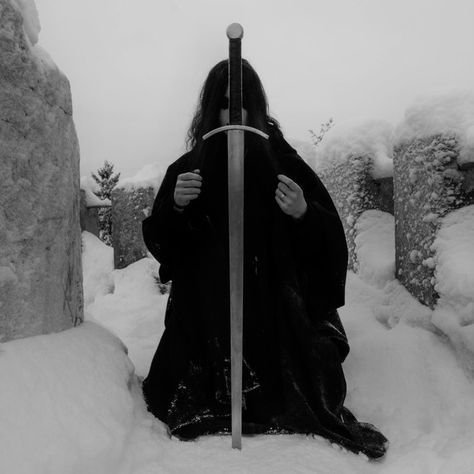 Gothic Metal Aesthetic, Black Medieval Aesthetic, Sami Aesthetic, Medieval Pfp, Dark Souls Aesthetic, Metal Head Aesthetic, Goth Aesthetic Pfp, Black Metal Aesthetic, Gothic Warrior