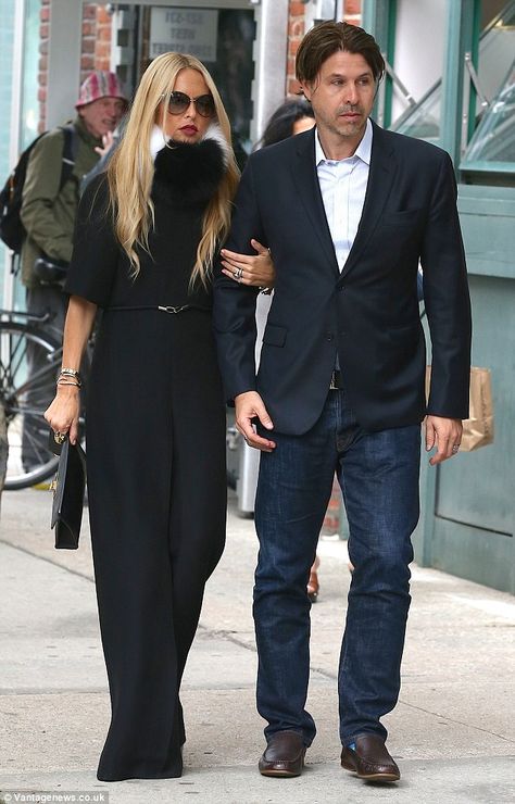 Stylish event: Rachel Zoe arrived arm-in-arm with her devoted husband Rodger Berman... Rachel Zoe Street Style, Rachael Zoe, Rachel Zoe Style, Gucci Cruise, Leather Jacket Dress, Chic Fashionista, Poncho Jacket, Dramatic Style, Corporate Wear