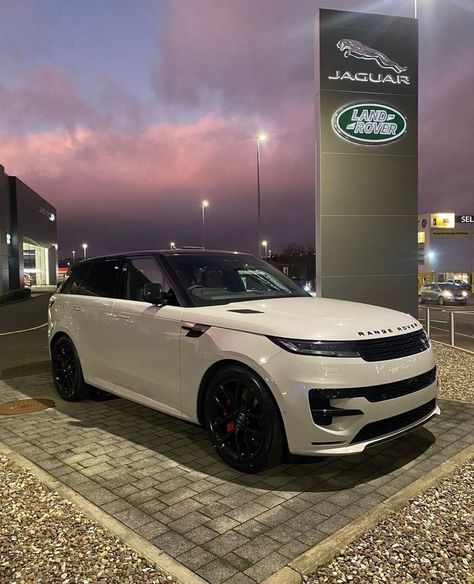 Grey Range Rover, Range Rover Wallpaper, Kia Sorento Interior, White Range Rover, Range Rover White, Range Rover Sport Svr, Range Rover Svr, Range Rover Sv, Dream Cars Range Rovers