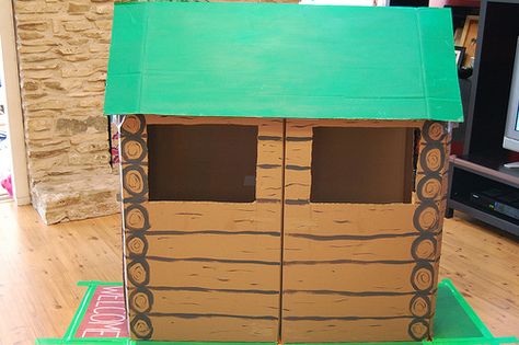 Make your own log cabin from a cardboard box.  via @naughtysecretaryclub Everest Vbs, Christmas Cubicle, Diy Log Cabin, Lumberjack Birthday Party, Camping Classroom, Jungle Decorations, Camping Theme Classroom, Lumber Jack, Lumberjack Birthday