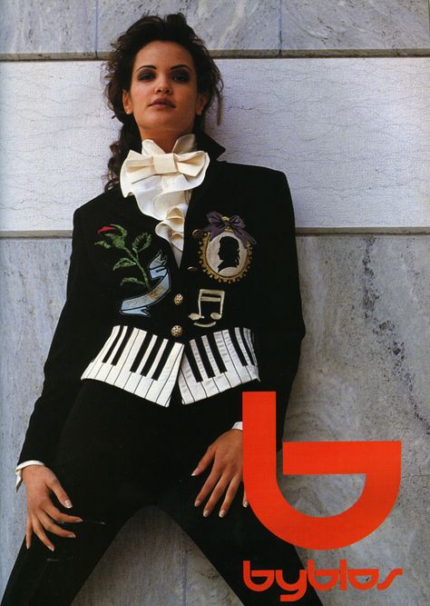 Piano keyboard jacket Claudia Mason, Jackie Collins, Ropa Upcycling, Lady Jacket, Musica Rock, Fashion Inspiration Design, Fashion Sewing Pattern, Music Fashion, Inspired Dress