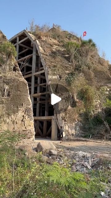 Dugout Shelter Underground Homes, Secret Bunker Ideas, Survival Bunker Underground Shelter, Rustic Summer House, Watchtower House, Off Grid Houses, Zombie Apocalypse Van, Secret Places In Houses, Diy Bunker Underground Shelter