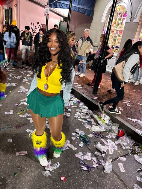 X Women’s Mardi Gras Outfit, Mardi Gras Parade Outfit, Mardi Gras Outfits For Women, Mardi Grad, Jamaica Carnival, Madi Gras, Mardi Gra, Mardi Gras Outfits, 21st Birthday Photoshoot