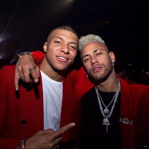 Soccer PinWire: Mbappé e Neymar | Neymar | Neymar Football Paris saint - Pinterest 5 days ago - World Cup 2018 Fifa World Cup Joueurs De Foot Sport Football Football Players ... Football Love Football Players Football Stuff Messi Fans Soccer Boys .... World Cup 2018 Fifa World Cup Football S Major League Soccer Football...  Source:www.pinterest.com Results By RobinsPost Via Google K Mbappe, Neymar Pic, Football Neymar, Cr7 Jr, Football Players Photos, Neymar Jr Wallpapers, Neymar Football, Aubrey Drake, Kylian Mbappe