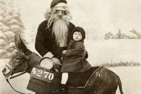 Is Santa Real, Vintage Bizarre, Santa Real, Santa Claus Photos, Creepy History, Images Terrifiantes, Santa Claus Pictures, Silver Shamrock, Creepy Vintage