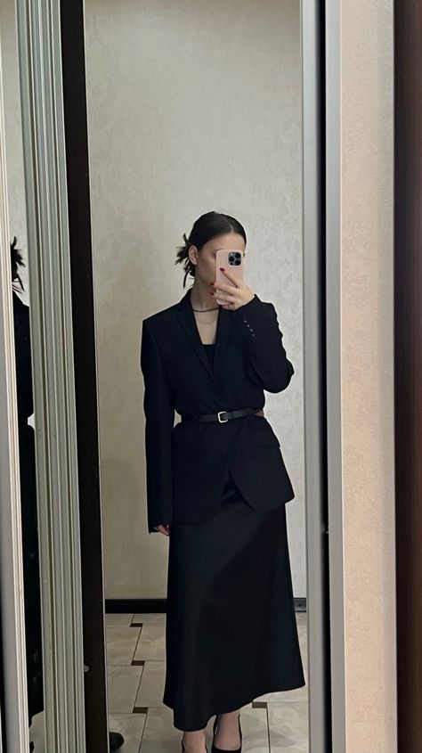 Black Outfit Party, Total Black Outfit, Winter Inspo Outfits, Outfits Primavera Verano, Outfits Primavera, Creative Shoot, Outfit Primavera, Iron Ring, Corporate Outfits