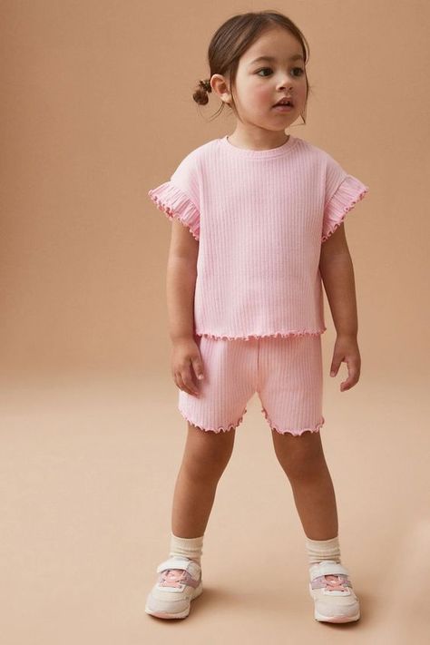 I liked it. Pretty good Pink Shorts Outfits, Kids Dress Wear, Kids Clothing Brands, Summer Outfits Kids, Rib Top, Ribbed Shorts, Dresses For Girls, Short Ribs, Sweet Floral