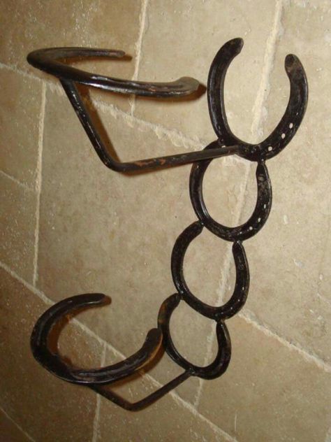 Hat rack holder Horseshoe Cowboy Hat Holder, Welded Cowboy Hat Racks, Horseshoe Hat Holder, Cowboy Hat Rack Ideas, Display Rack Ideas, Hat Rack Ideas, Coat Wardrobe, Horseshoe Cowboy, Diy Hat Rack