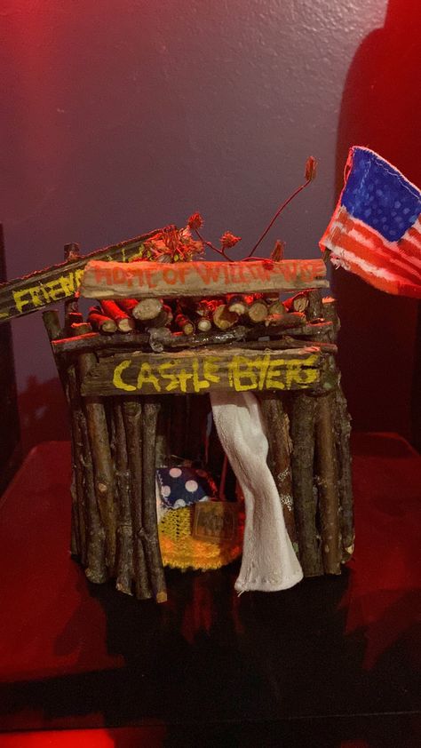 Castle Byers Diy, Castle Byers Stranger Things, Stranger Things Diorama, Stranger Things Room Decor, Stranger Things Crafts, Stranger Things Diy, Castle Byers, Castle (tv Series), Starnger Things