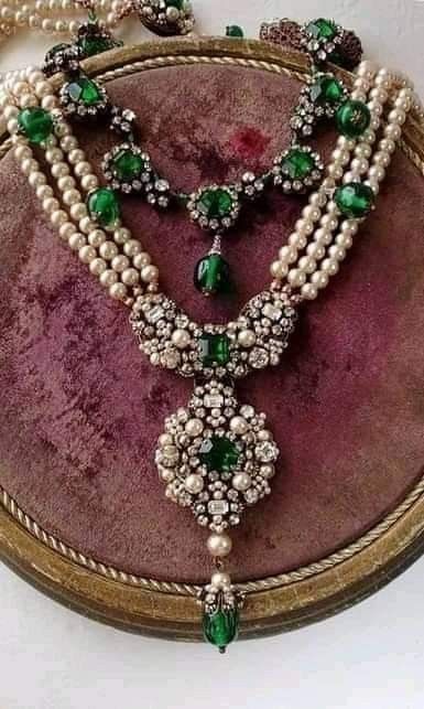 Royal Jewels, Emerald Necklace, Royal Jewelry, Inspired Jewelry, Fantasy Jewelry, Rhinestone Jewelry, Antique Jewellery, Antique Style, Jewelry Trends