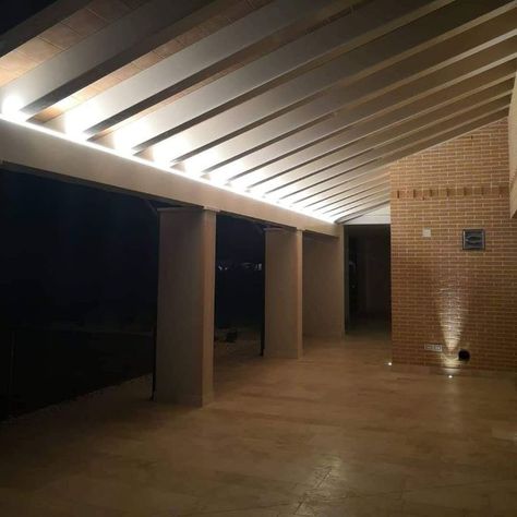 Illuminazione portico con strip LED, strisce led per applicazione esterna - outdoor strip LED lighting Strip Led, Led Stripes, Bbq Area, Wooden Beams, Light Design, Living Room Tv, Led Strip Lighting, Led Lighting, Strip Lighting