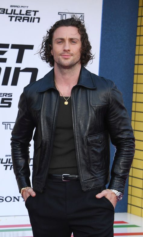 Aaron Taylor Johnson Long Hair, Tyler Johnson, Taylor Johnson, Aaron Johnson, Aaron Taylor, Aaron Taylor Johnson, Barry Allen, Guys Clothing Styles, Mens Outfit Inspiration