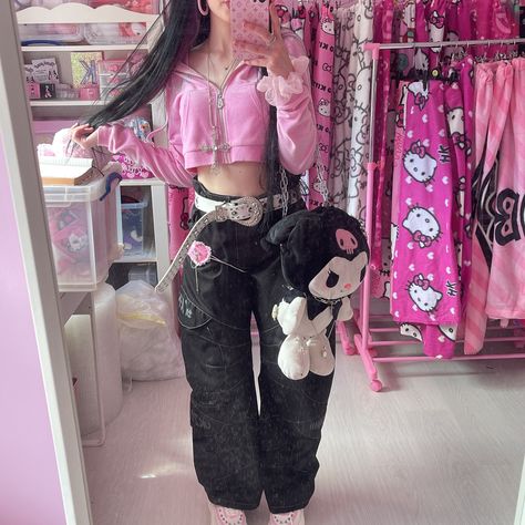 Pink And White Alt Outfits, Hello Kitty Alt Outfits, Hello Kitty Aesthetic Grunge Outfits, Pink Outfits Grunge, Emo Barbie Outfits, Black And Pink Fits, Pink Emo Aesthetic Outfits, Pink Punk Aesthetic Outfits, Alt Pink Outfit