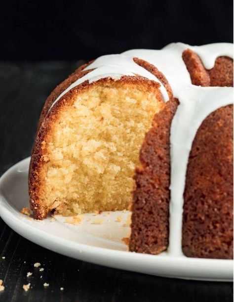 Triple lemon velvet bundt cake Five Flavor Pound Cake, 5 Flavor Pound Cake, Orange Pound Cake Recipe, Orange Bundt Cake, Orange Pound Cake, Whiskey Cake, Orange Baking, Lemon Cakes, Cake Liner