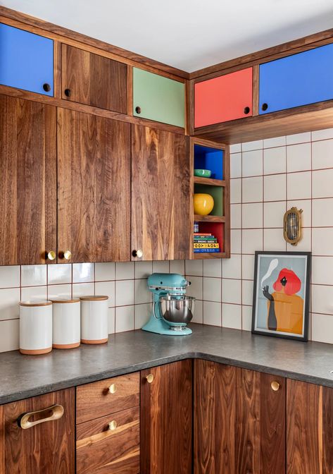 This 1960s Atlanta Kitchen Keeps the Sunshine Close | Architectural Digest 1960s Architecture Interior, 1960s Kitchen Cabinets, 1960 Kitchen, Kitchen Soffit, 1960s Kitchen, Cheerful Home, 1960s House, 1960 Style, Mcm Kitchen