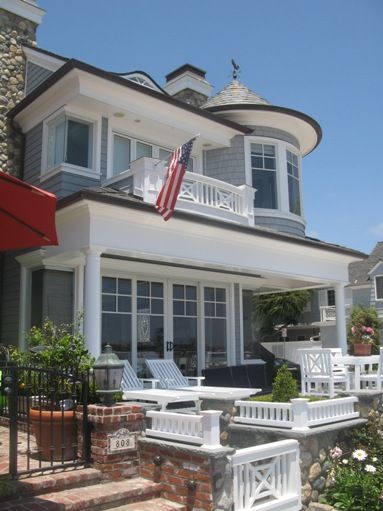 Balboa Island, I can see myself there Balboa Island, Coastal Style Decorating, Dream Beach Houses, Coastal Gardens, Beach Homes, Fun Beach, Beach House Style, Beach Cottage Style, Coastal Farmhouse